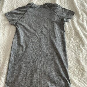 lululemon athletica Gray Short Sleeve Tee